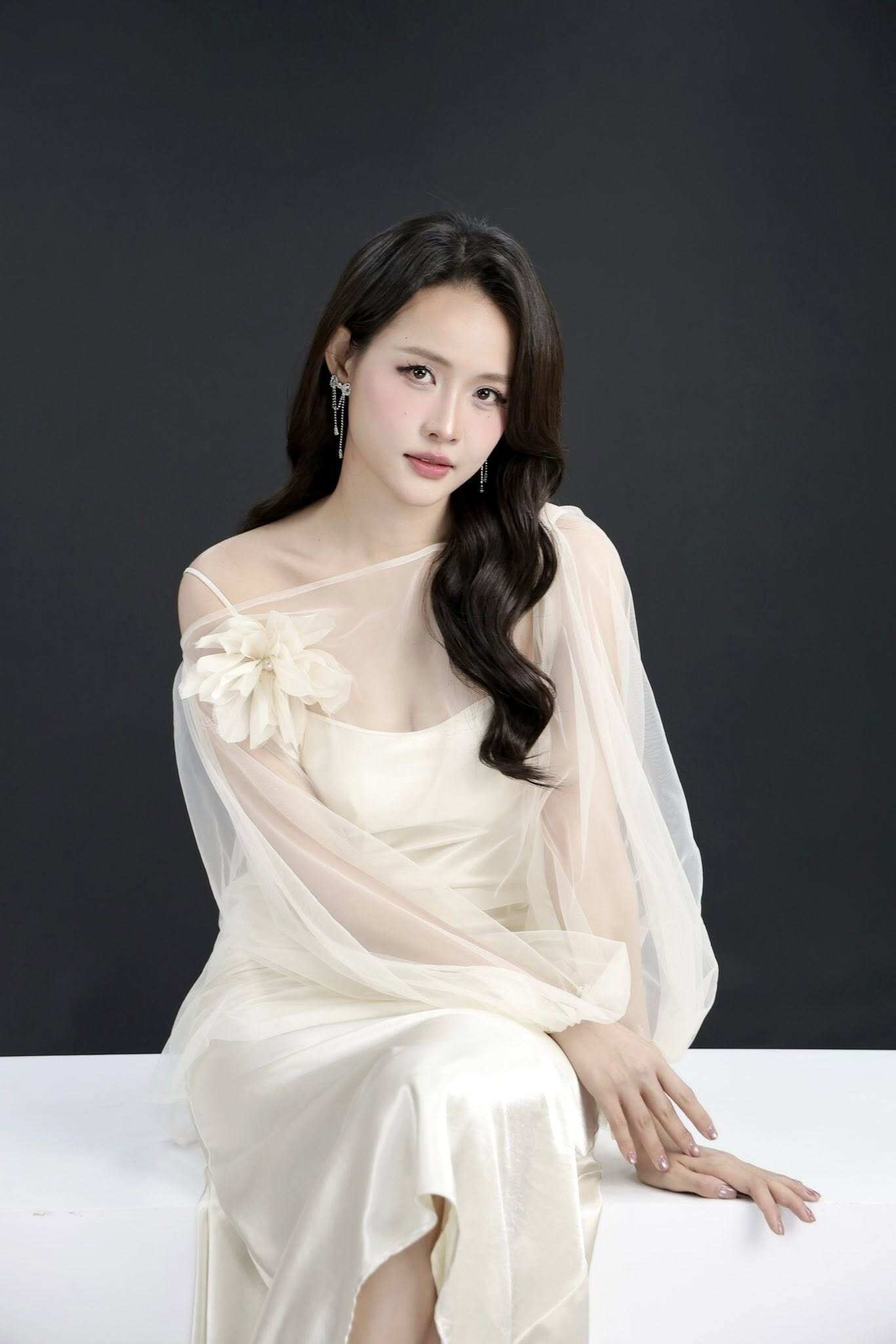 Á hậu chân dài 1m2 từng amp;#34;gây sốtamp;#34; khi đứng cạnh Ngọc Trinh, sinh 2 con cho amp;#34;hồng hài nhiamp;#34; dáng nuột nà thấy mê - 10