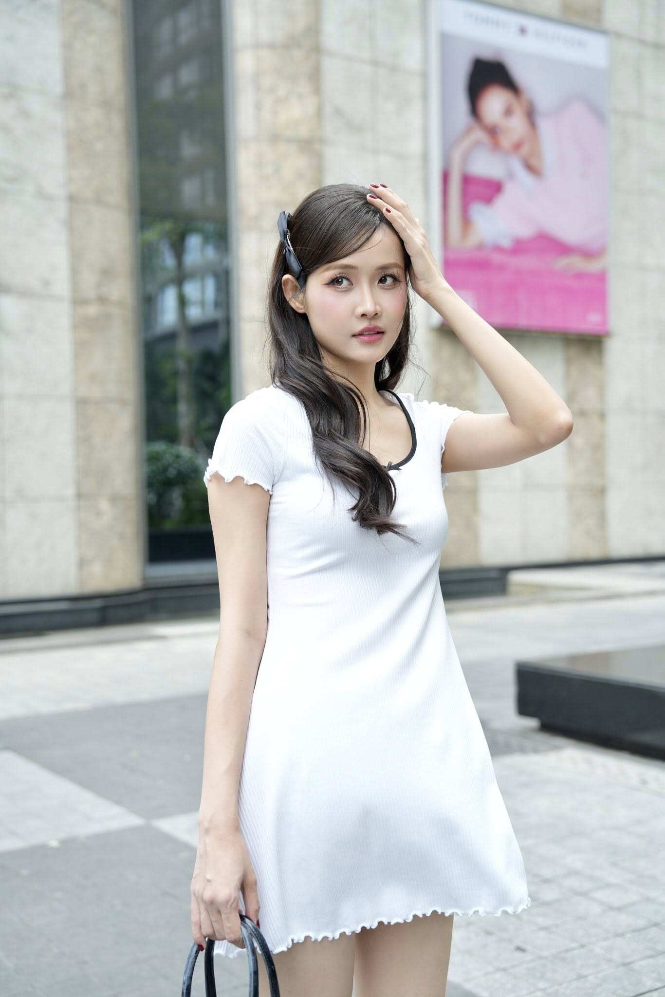 Á hậu chân dài 1m2 từng amp;#34;gây sốtamp;#34; khi đứng cạnh Ngọc Trinh, sinh 2 con cho amp;#34;hồng hài nhiamp;#34; dáng nuột nà thấy mê - 7