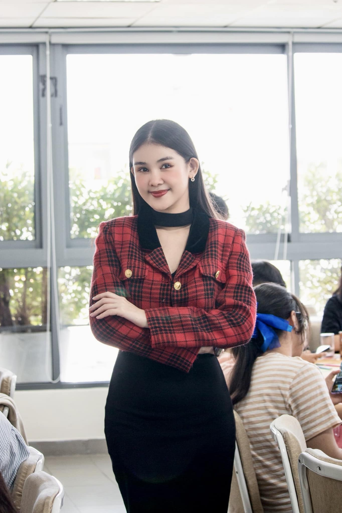 amp;#34;Đọamp;#34; nhan sắc của 3 mỹ nhân Việt trên giảng đường: Midu nhìn như nữ sinh, diện mạo Hoa hậu Ngân Anh gây ngỡ ngàng - 11