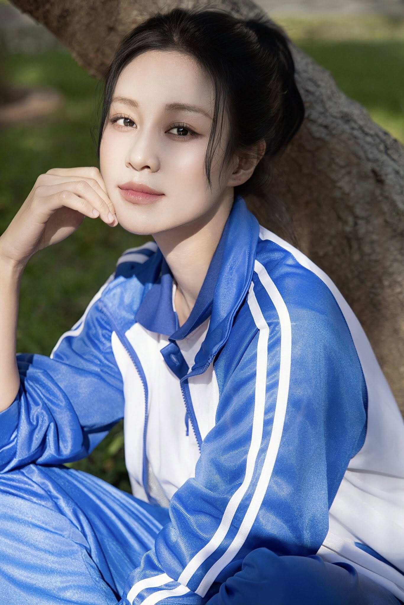 Phong cách thời trang đa dạng của diễn viên Quỳnh Châu ở tuổi 27. 