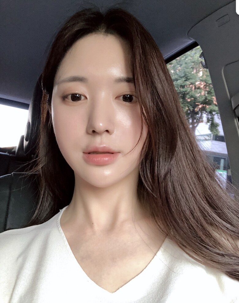 Bên cạnh đó, quy tắc 3 giây còn hỗ trợ kiểm soát dầu thừa và giữ da luôn căng mướt.