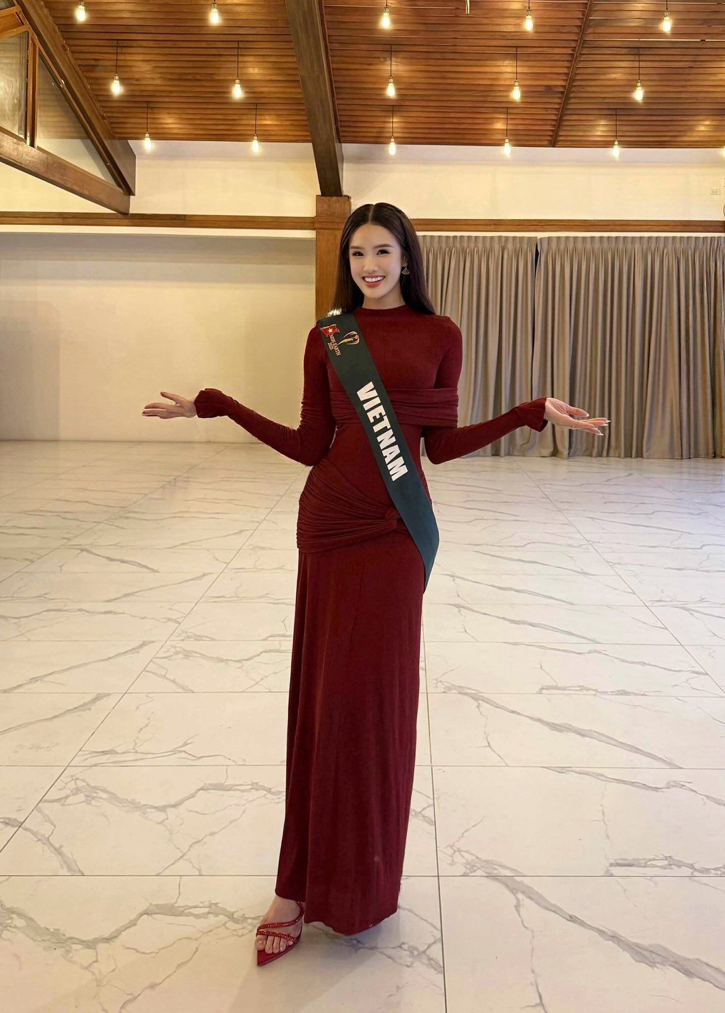 Mỹ nhân Việt vừa đạt Á hậu 2 Miss Earth: Từng amp;#34;bại trậnamp;#34; trước Hoa hậu Quế Anh, ảnh mặt mộc khiến nhiều người ngỡ ngàng - 9