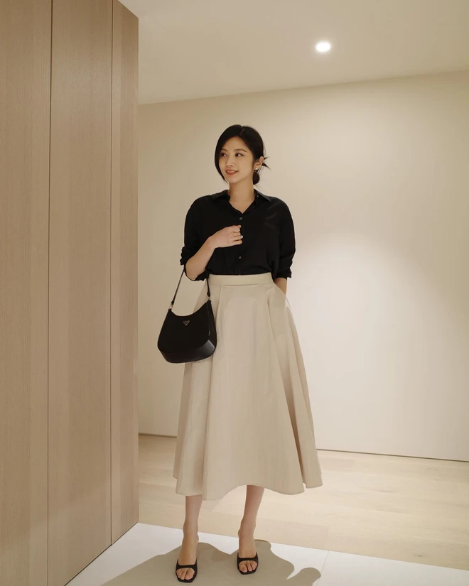 Chân váy siêu tôn dáng khi phối cùng áo sơ mi: 4 amp;#34;cặp bài trùngamp;#34; này đảm bảo thanh lịch, cuốn hút khỏi bàn - 5