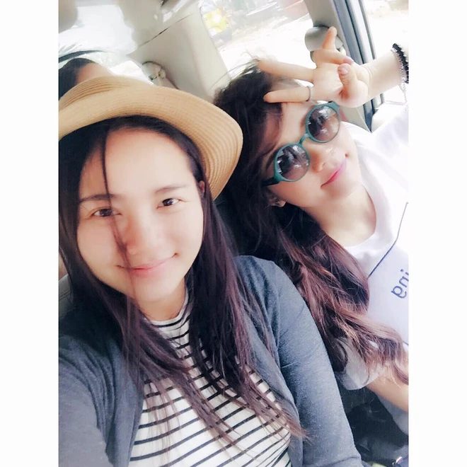 Phan Như Thảo từng chia sẻ, trước khi 18 tuổi cả hai thường xuyên cãi nhau nhưng khi đã trưởng thành lại trở nên thân thiết. Tôi và Thảo nhỏ (cách Phan Như Thảo gọi em gái - PV) không cần tâm sự cũng hiểu những điều người kia nghĩ. Tôi làm gì em đều biết lý do nên chẳng cần nói nhiều, Phan Như Thảo chia sẻ.