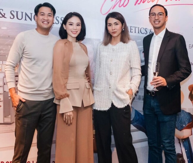 Tăng Thanh Hà (vợ doanh nhân Louis Nguyễn) và Linh Rin (vợ doanh nhân Phillip Nguyễn) được biết đến là con dâu nhà tỷ phú Johnathan Hạnh Nguyễn.