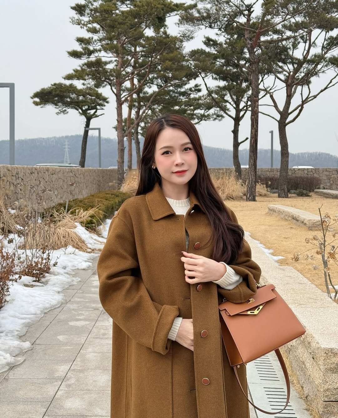 Bộ sưu tập túi hiệu của Sam đa dạng về thương hiệu, màu sắc lẫn kiểu dáng, đáp ứng linh hoạt nhiều phong cách và hoàn cảnh sử dụng.