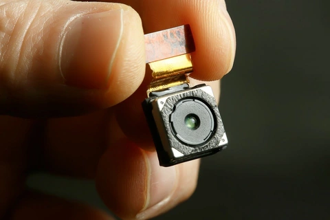 Khi chiếc camera nhỏ bằng đầu bút có thể phá hỏng cả đời một cô gái: Nguy cơ bị quay lén ở phòng thay đồ và cách chị em tự bảo vệ mình - 1