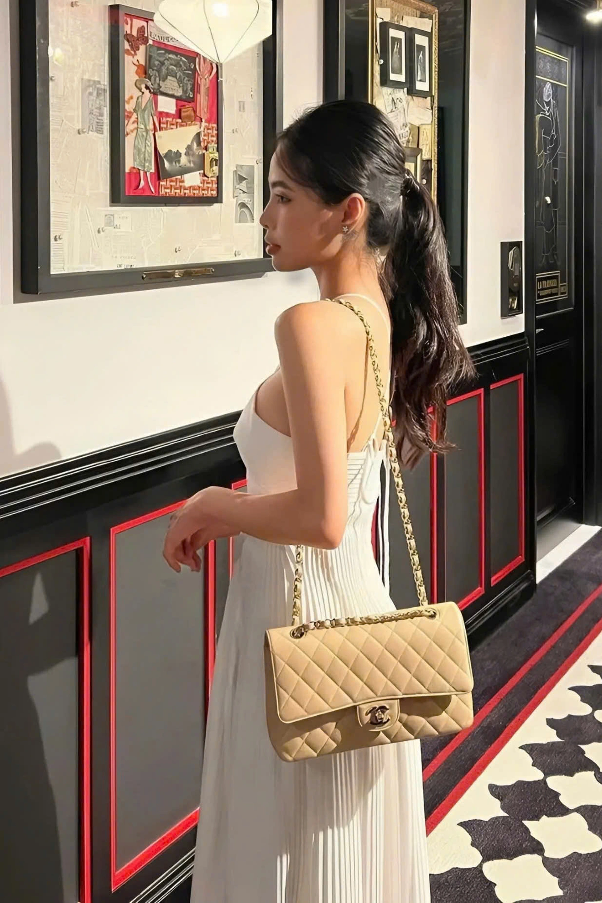 Mỹ nhân Việt lấy thiếu gia ở căn hộ 20 tỷ, có tủ đồ hiệu amp;#34;đắt xắt ra miếngamp;#34; nhưng quý đúng chiếc túi 5 triệu đồng - 3