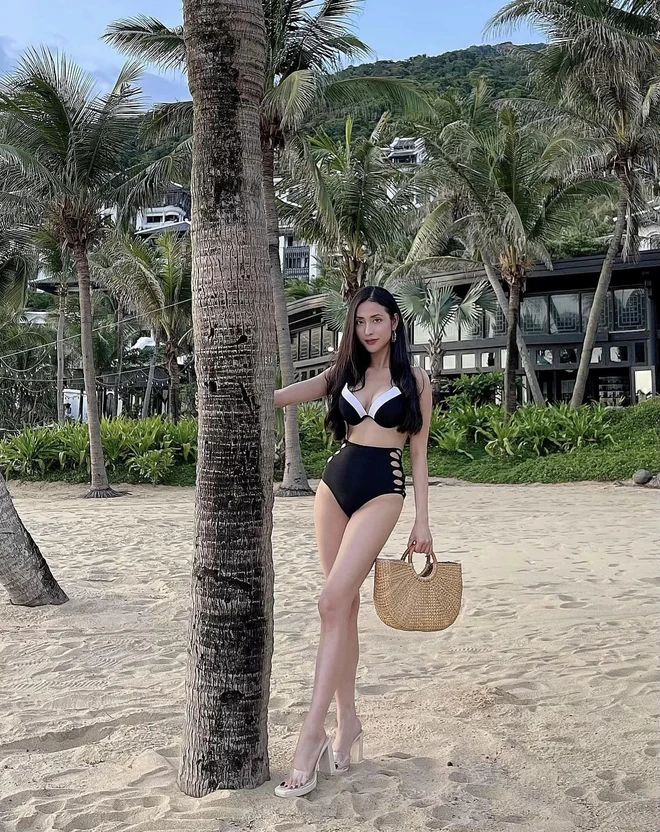 Sắc vóc nóng bỏng, đặc biệt là vòng eo 53cm của Mai Hồ khiến nhiều người xuýt xoa.