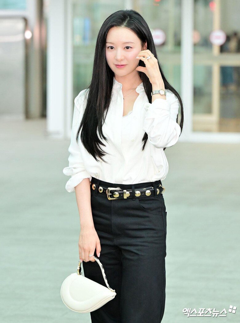 Mỹ nhân U35 mỗi lần xuất hiện là gây amp;#34;bãoamp;#34;, outfit đơn giản nhưng hội chị em amp;#34;phát cuồngamp;#34; vì quá sang - 6