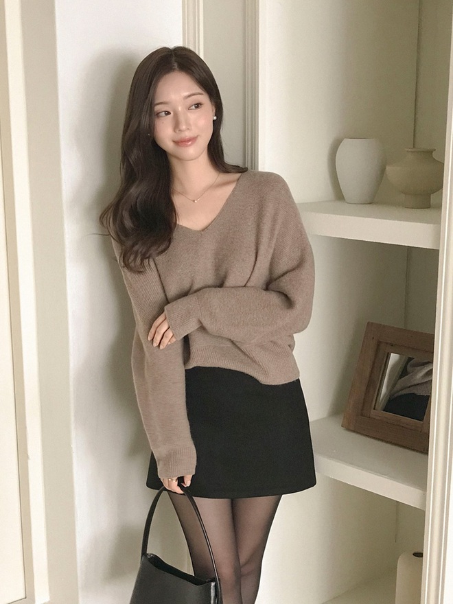 Phụ nữ Pháp mặc áo len đơn giản mà vẫn sang chảnh là vì họ chỉ chọn đúng 4 kiểu dáng cơ bản này - 2