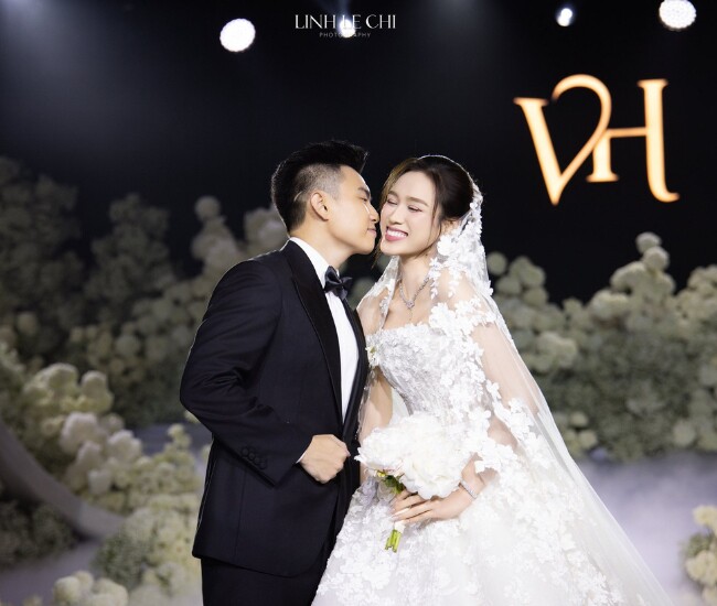 Hoa hậu Đỗ Thị Hà kết hôn với thiếu gia Viết Vương sau thời gian hẹn hò kín tiếng.