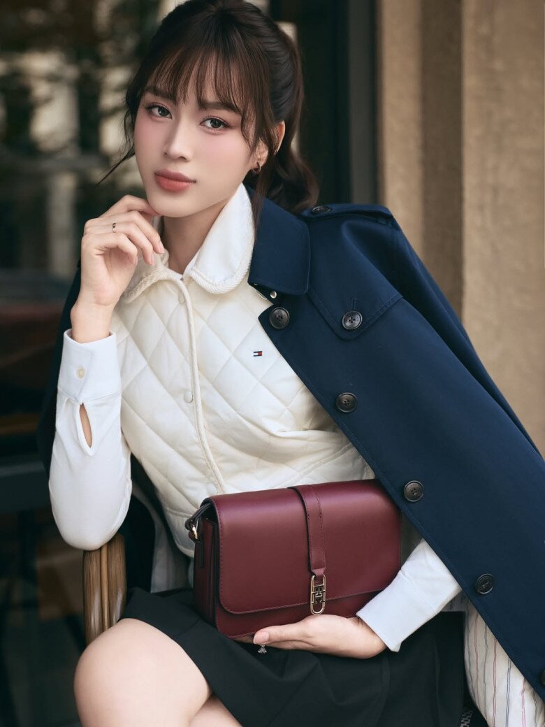 Hoa hậu Đỗ Hà cắt tóc má thưa, giúp gương mặt trẻ trung hơn trước.