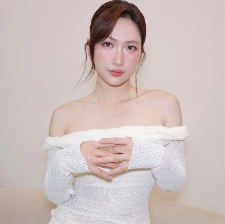 Ở tuổi 33, Phương Anh Đào vẫn giữ được gương mặt mộc rạng rỡ, làn da căng bóng và phong thái nhẹ nhàng hiếm thấy. Không cần bí quyết cầu kỳ, chính lối sống lành mạnh cùng thói quen giản dị mỗi ngày đã giúp cô duy trì nhan sắc bền bỉ theo thời gian.