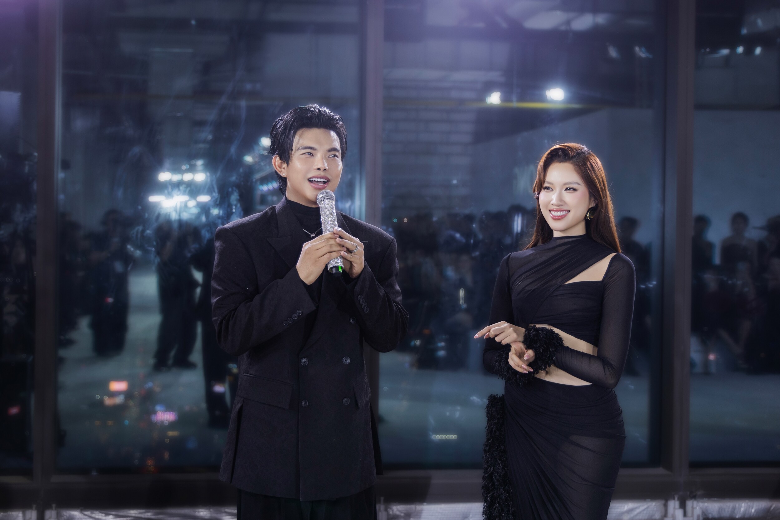 NTK Đỗ Long bên cạnh MC Thanh Thanh Huyền.