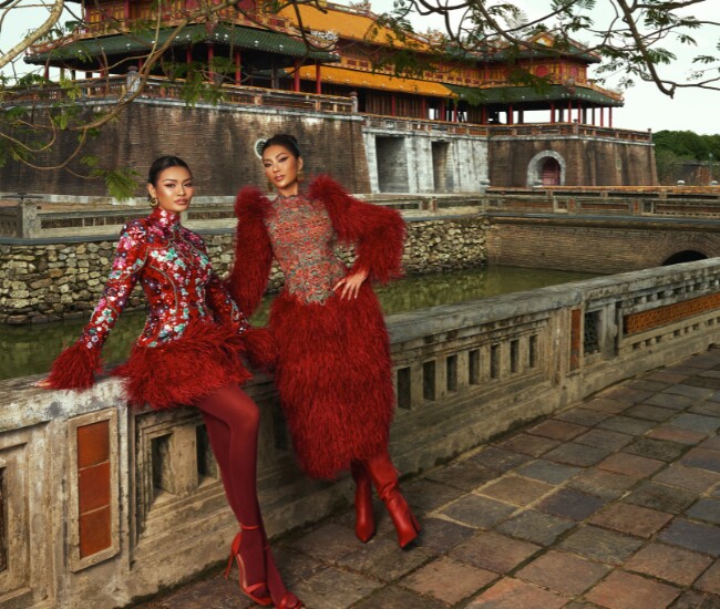 Top 2 Miss Cosmo gồm Hoa hậu Ketut Permata Juliastrid và Á hậu Mook Karnruethai Tassabut.