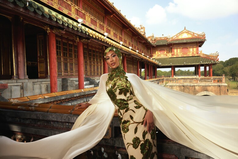 Mỹ nhân người Indonesia toát lên vẻ đẹp quyền lực và kiêu sa trước thềm kết thúc nhiệm kỳ. 