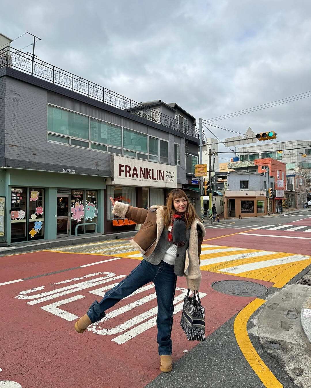 Nữ ca sĩ Việt 41 tuổi ăn diện như amp;#34;sách mẫuamp;#34;, amp;#34;trẻ mãi không giàamp;#34; nhờ mê diện item này - 10