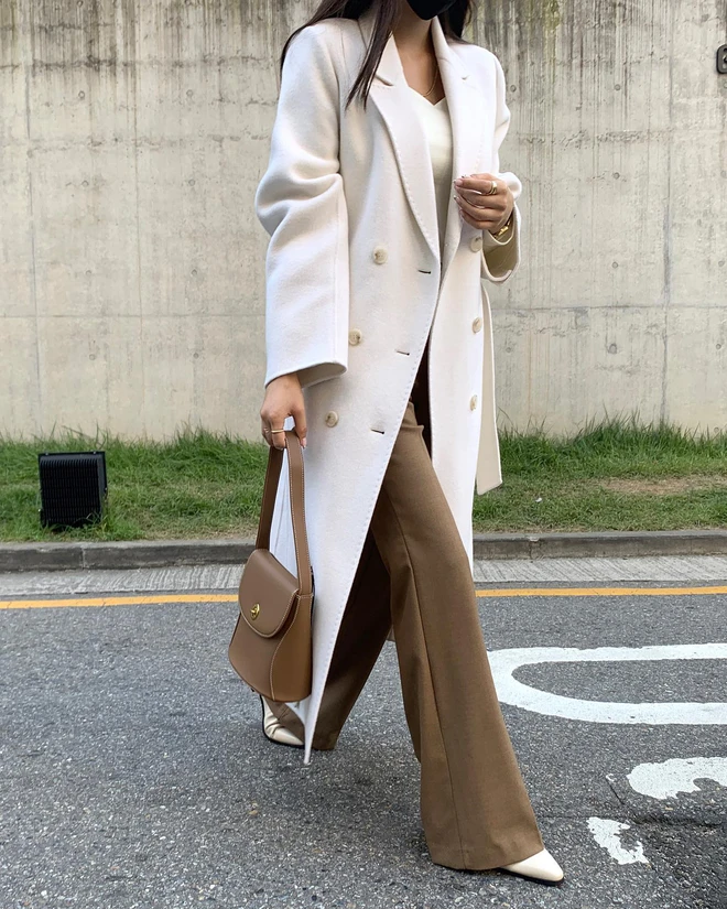 Tưởng dễ amp;#34;dìm dángamp;#34; nhưng quần be lại cực sang nếu diện đúng 4 kiểu này - 5