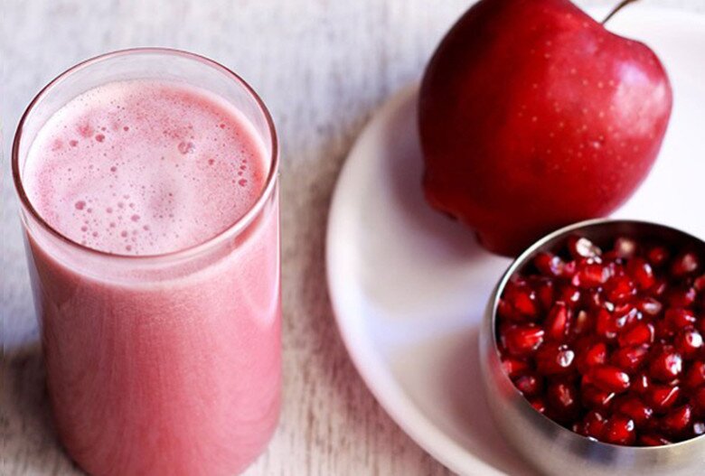 Nước ép lựu là thần dược chống lão hóa tự nhiên. Vitamin C và E trong lựu giúp da căng mịn, đàn hồi và sáng hồng. Uống mỗi ngày một ly, cơ thể không chỉ khỏe hơn mà làn da cũng dần lấy lại sức sống tuổi 30+.