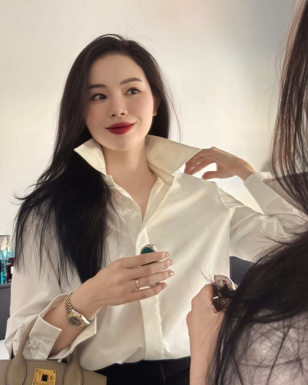 Gu ăn mặc amp;#34;giàu ngầmamp;#34; của hai con dâu nhà tỷ phú Johnathan Hạnh Nguyễn - 17