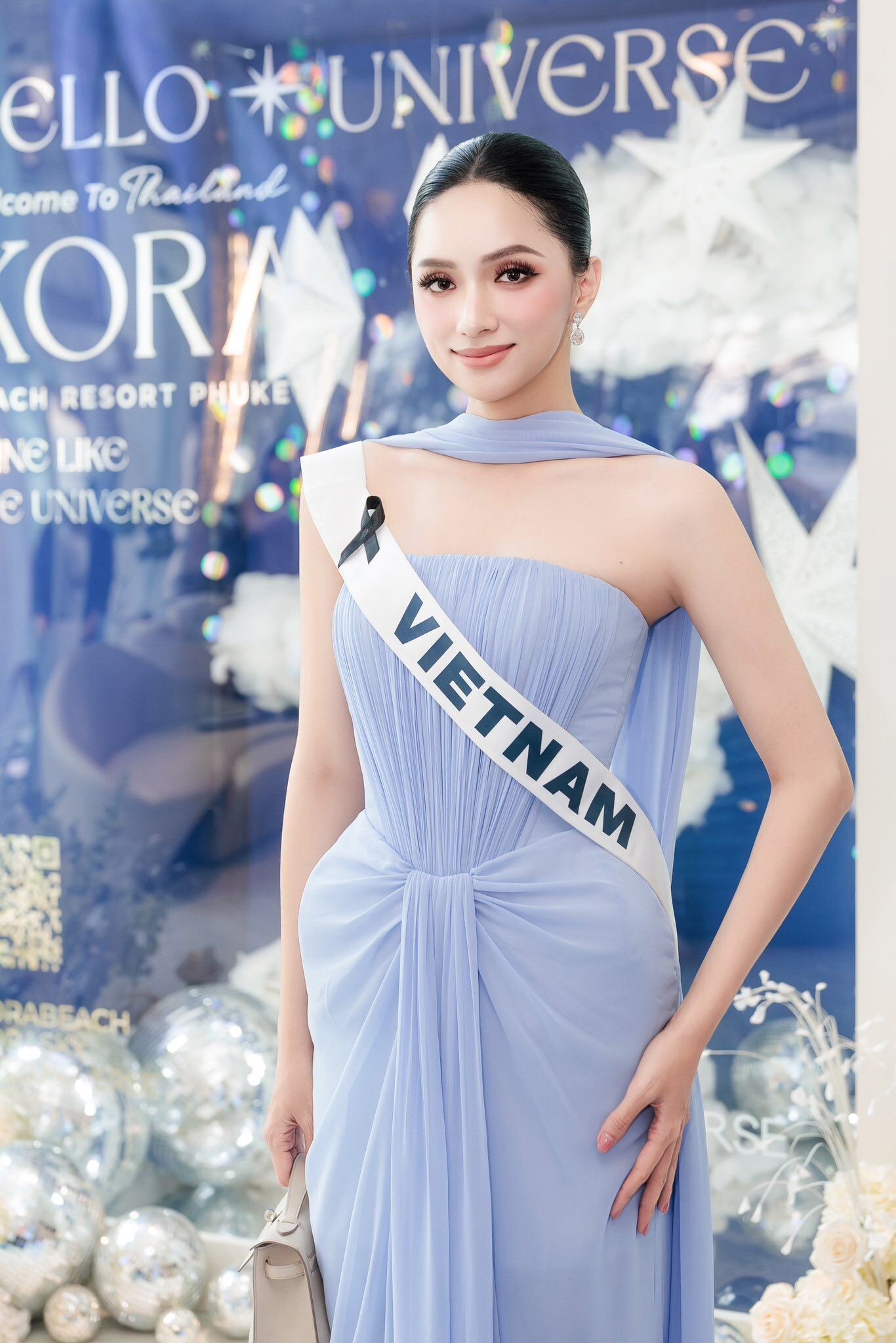 Sau hơn 20 ngày tham gia Miss Universe 2025 tại Thái Lan, dù không thể lọt vào top 30, Hương Giang vẫn khiến người hâm mộ tự hào về hành trình của mình. Với tinh thần kiên cường, thái độ chuyên nghiệp và sự nỗ lực không ngừng, cô đã lan toả hình ảnh tích cực của ngườ đẹp Việt trên đấu trường quốc tế.