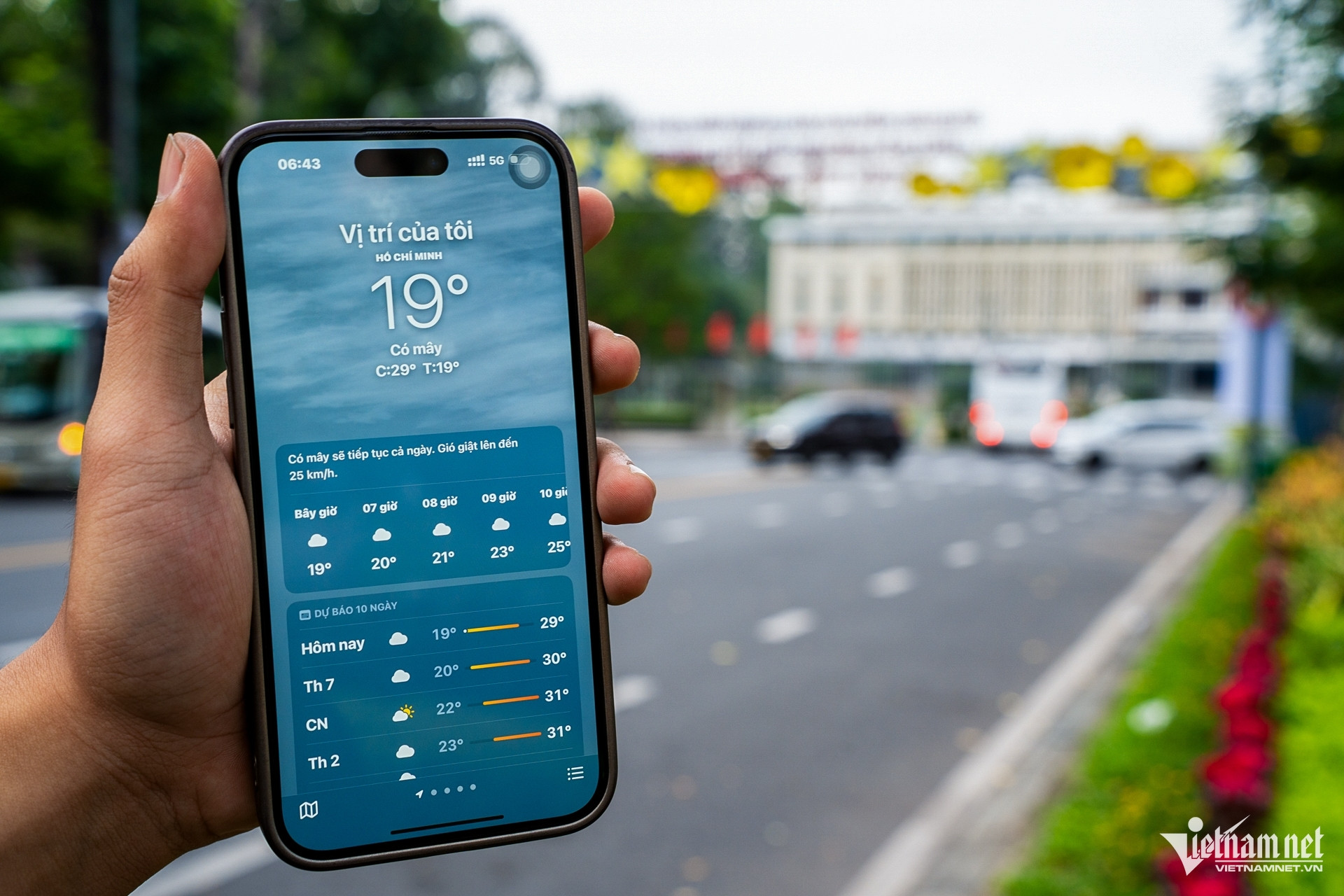 TP HCM lạnh 19 độ C, người dân ngỡ như đang ở phố núi Đà Lạt - 1