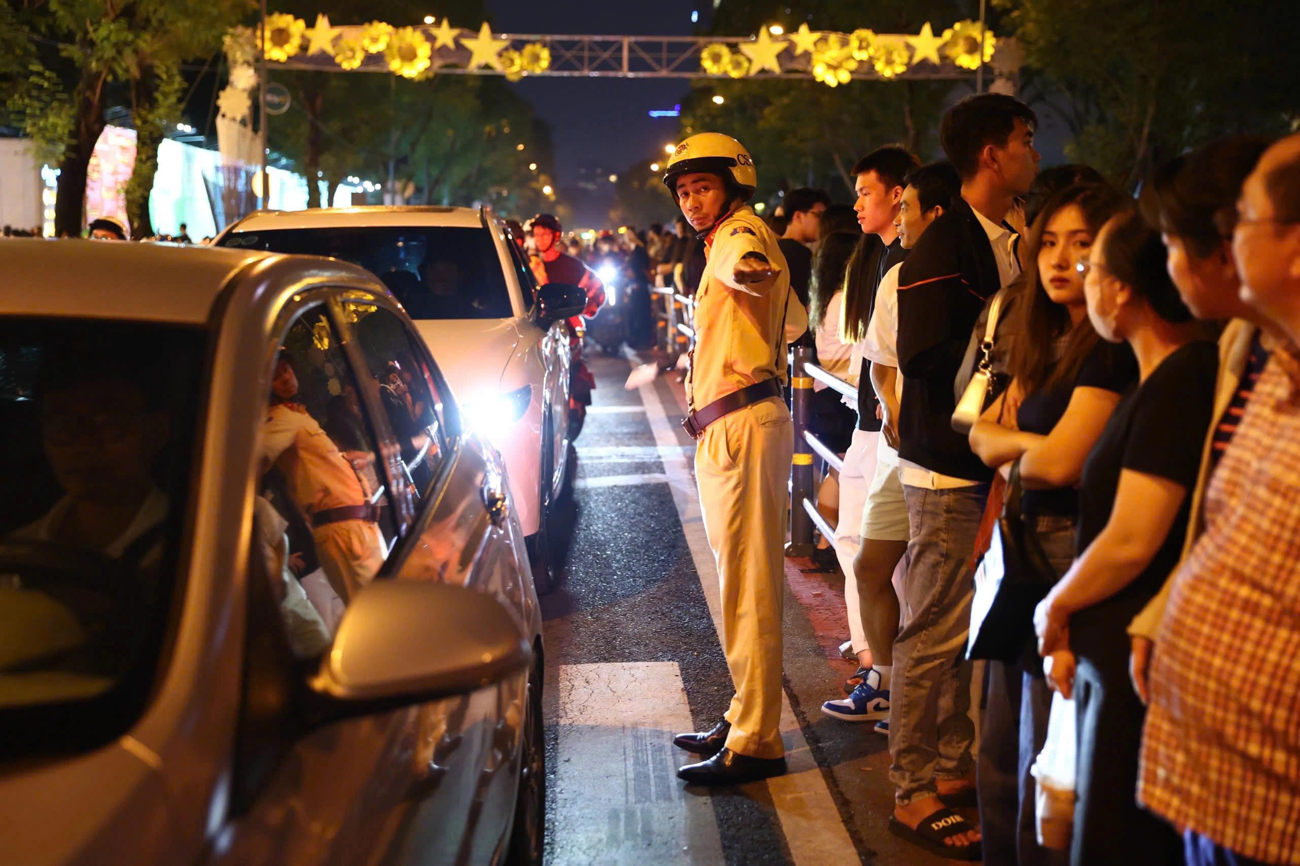 Đông nghịt người đón Giáng sinh - 8