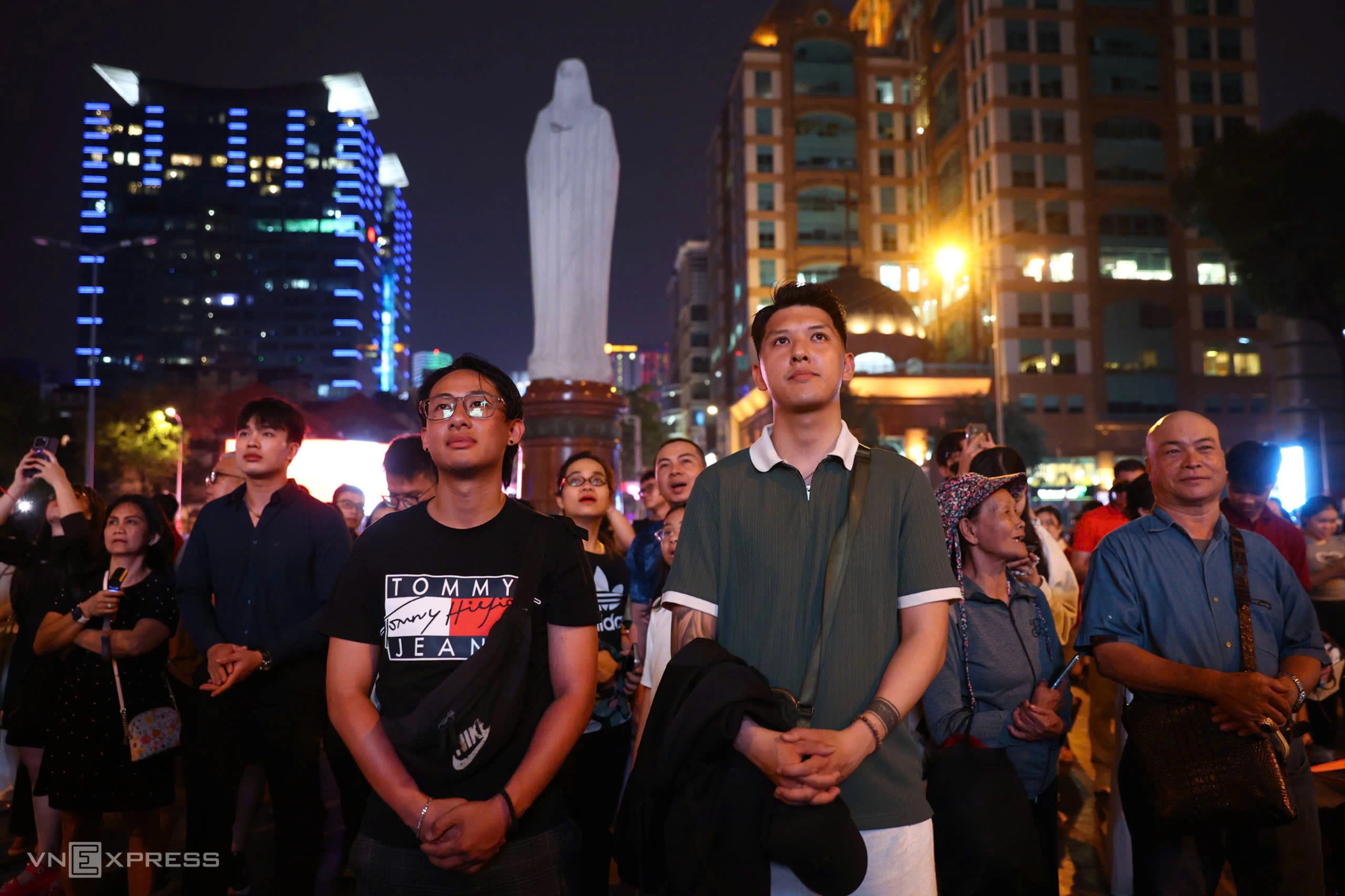 Đông nghịt người đón Giáng sinh - 11