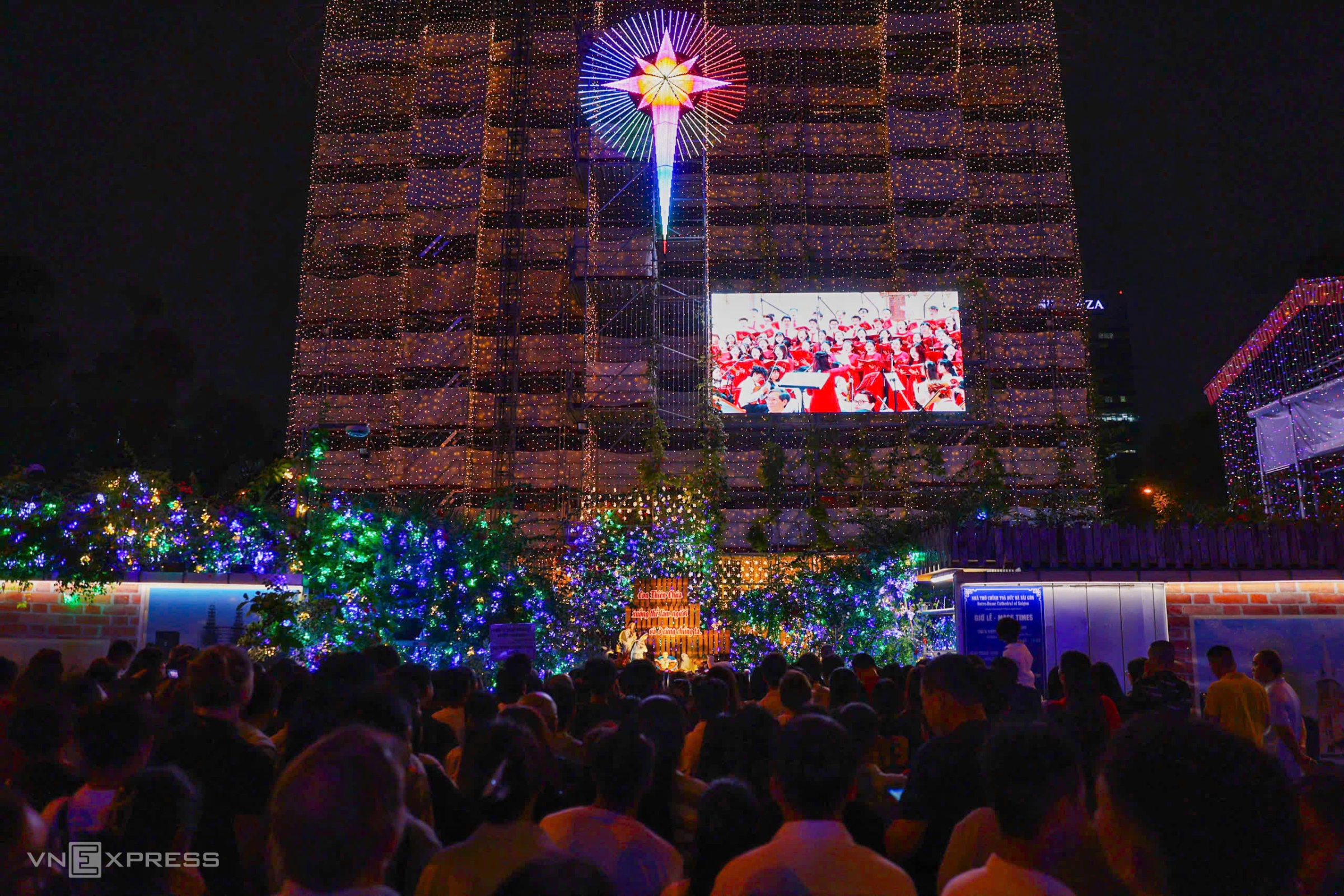 Đông nghịt người đón Giáng sinh - 10