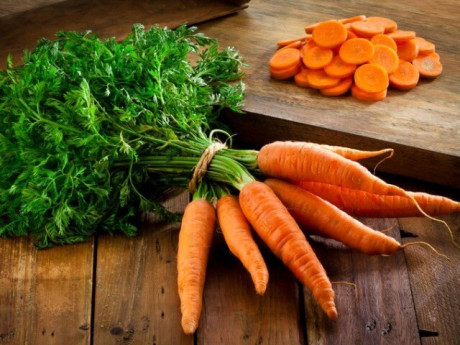 Sức khỏe - 12 thực phẩm giàu vitamin A "cứu" đôi mắt khỏi ánh sáng xanh, giá rẻ từ 10.000 đồng, dân văn phòng nên mua ngay về dùng