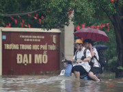 Tin tức - Các trường ở Hà Nội đồng loạt chuyển học online vì lo ngập