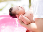 Bà nội làm một điều để cháu mới sinh có làn da trắng hơn bố mẹ, bác sĩ chỉ biết thốt lên: Quá nguy...