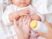 Sức khỏe - Tại sao mùa đông trẻ em lại dễ mắc bệnh rôm sảy, đâu sẽ là bí quyết giúp bố mẹ tạo "lá chắn" cho con?