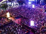 Tin tức - Biển người xuống đường đón năm mới