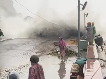 Tin tức - Bão số 13 gây nhiều thiệt hại, hàng trăm cuộc gọi cầu cứu, chính quyền túc trực xuyên đêm ứng phó