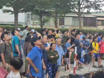 Cháy căn hộ chung cư, hàng trăm người tháo chạy