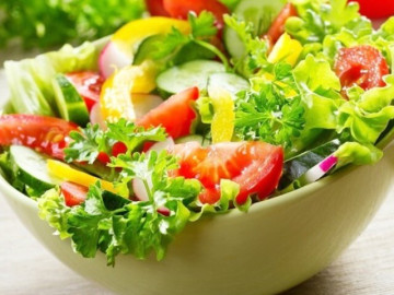 Giá rau xanh tăng phi mã: Có nên bỏ rau ăn thịt, thay bằng trái cây để vừa tiết kiệm mà vẫn đảm bảo sức khỏe?