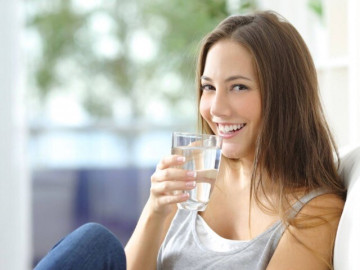 Sức khỏe - 5 thời điểm "vàng" uống nước ấm vào mùa đông giúp thải độc toàn thân và ngăn ngừa đột quỵ