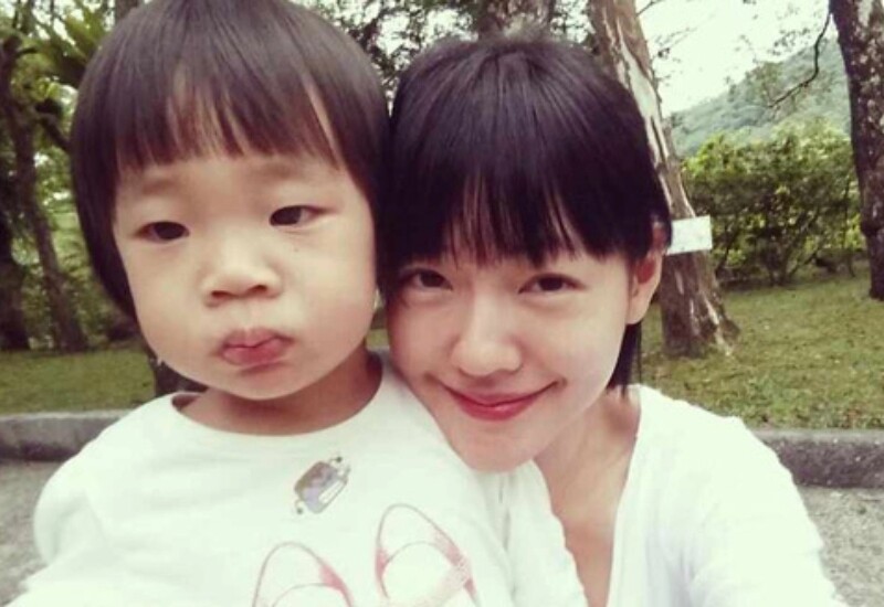 Trẻ em càng lớn càng có nhiều sự thay đổi, nhất là về ngoại hình. Thậm chí, sự thay đổi đó còn khiến không ít người ngạc nhiên, bởi trẻ trông khác hẳn lúc nhỏ.