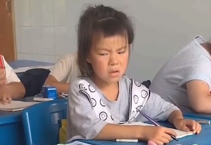 Những khoảnh khắc hài hước có "1-0-2" khi con đi học sẽ khiến các bậc cha mẹ không thể nhịn cười.
