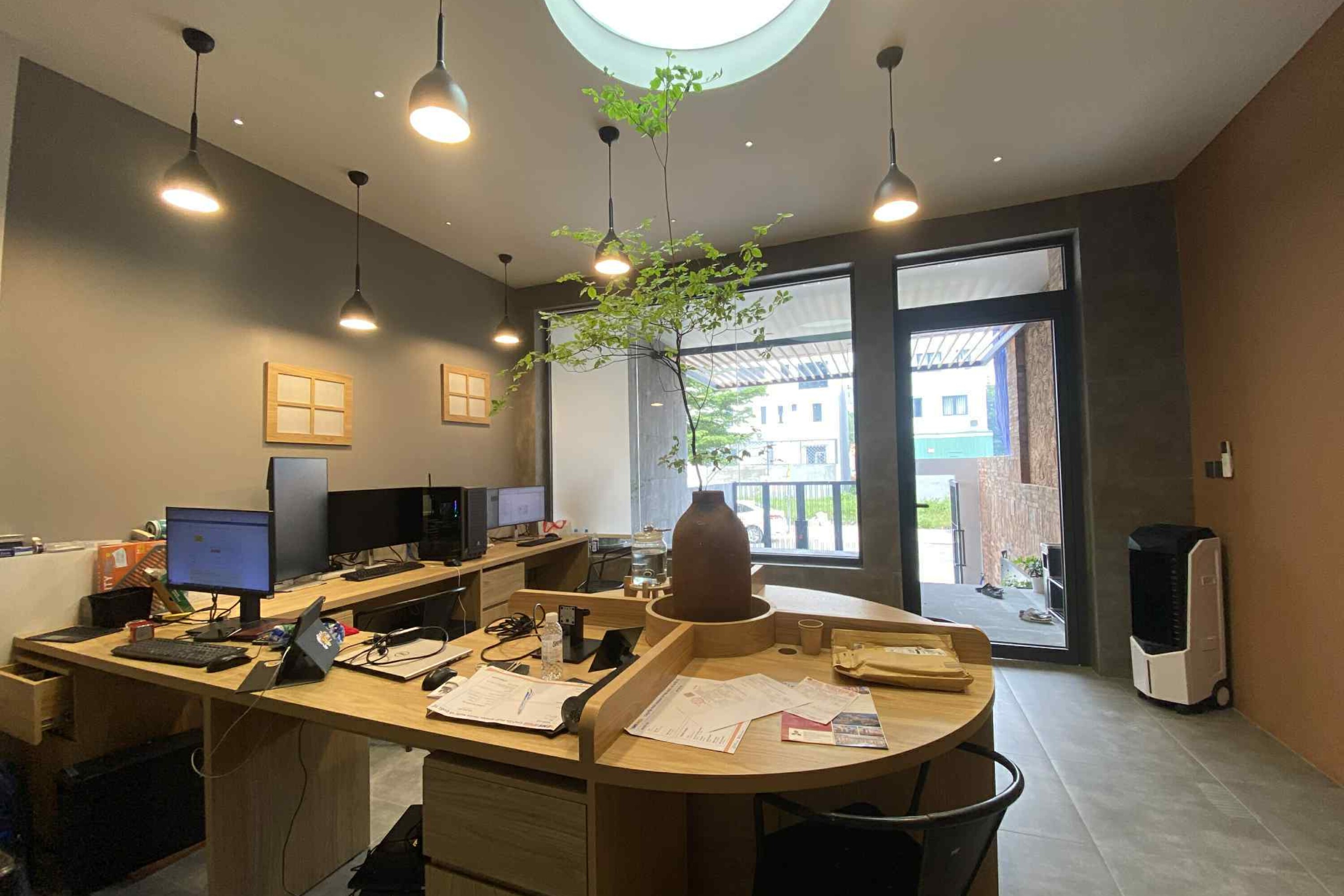 10 năm rời Bắc vào Nam lập nghiệp, cặp vợ chồng 8X xây căn nhà 4 tầng, kết hợp phong cách hiện đại truyền thống cực đẹp - 4