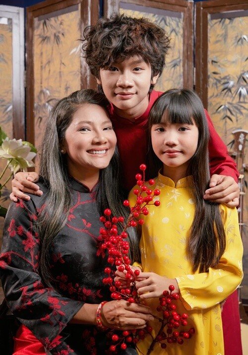 18 tuổi kết hôn rồi sinh 3 con với 3 người đàn ông, amp;#34;nữ hoàng cảnh nóngamp;#34; nổi tiếng đặt tên các con cực hay - 4