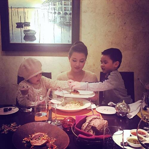 Bí mật kết hôn với chồng doanh nhân hơn 7 tuổi, “bóng hồng” xinh đẹp nhất nhì VTV giờ làm mẹ đơn thân tuổi 40 - 3