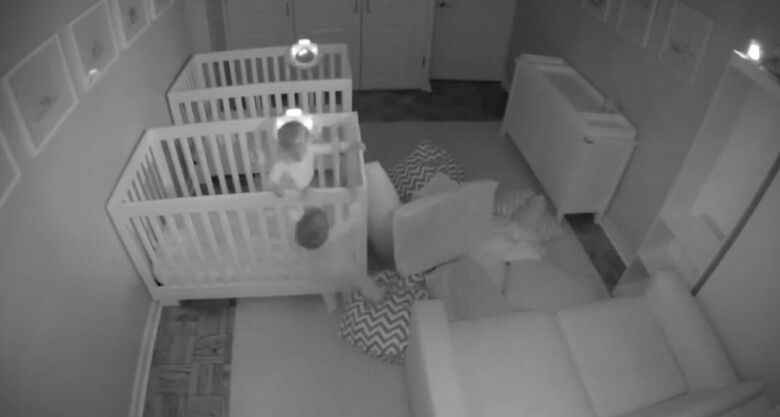 Cặp vợ chồng sốc khi xem đoạn camera vào lúc nửa đêm, 2 con sinh đôi trốn ngủ làm loạt hành động khó hiểu - 2