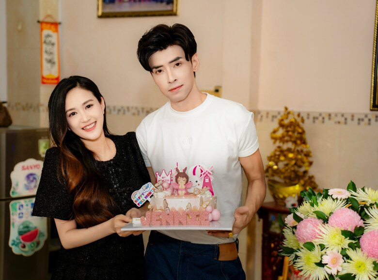 Diễn viên Phương Hằng kể chuyện sinh con với đồng nghiệp điển trai sau 8 năm chờ mòn mỏi, em bé sinh ra xinh hệt mẹ - 9