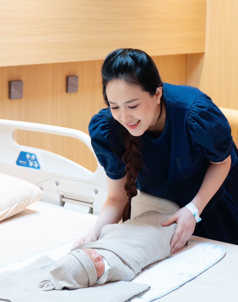 Diễn viên Phương Hằng kể chuyện sinh con với đồng nghiệp điển trai sau 8 năm chờ mòn mỏi, em bé sinh ra xinh hệt mẹ - 2