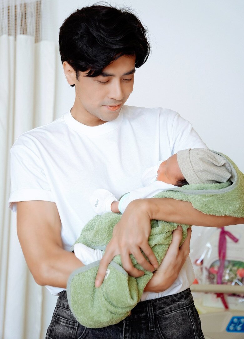 Diễn viên Phương Hằng kể chuyện sinh con với đồng nghiệp điển trai sau 8 năm chờ mòn mỏi, em bé sinh ra xinh hệt mẹ - 5