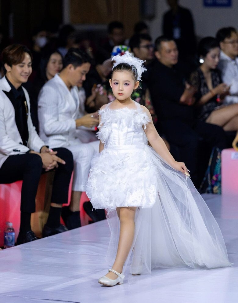 Cô gái An Giang phải lòng trai Pháp, giờ làm mẹ đơn thân có con gái lai Tây cực đẹp, đứa trẻ muốn thi Hoa hậu - 7