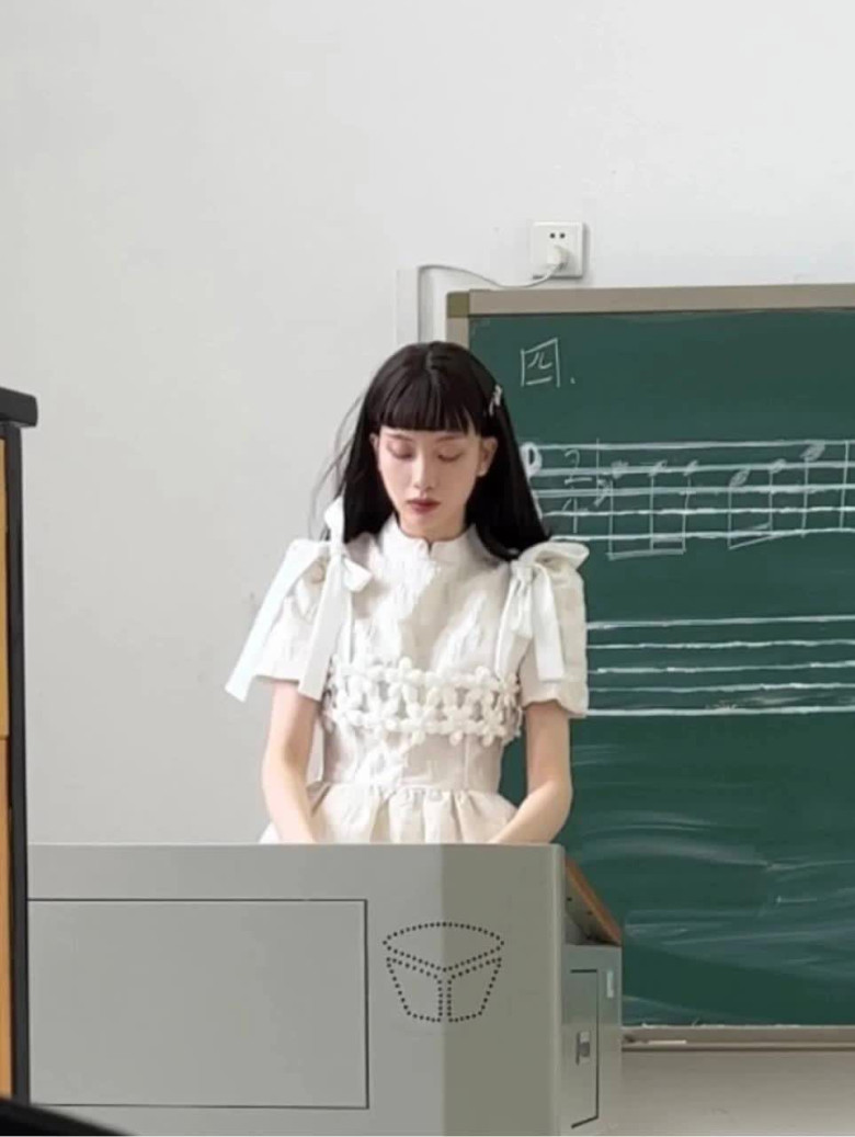 Cô giáo cấp 3 “gây sốt” MXH với 1001 trang phục đi dạy mỗi ngày, xinh như Hoa hậu - 2